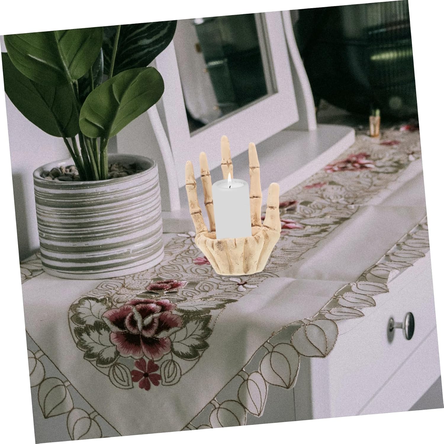 VOSAREA Gothic Skeleton Hand Candle Holder